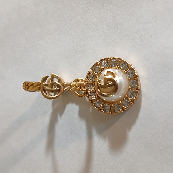 AUTHENTIC GUCCI GOLD TONE GG FAUX PEARL AND CRYSTAL EARRINGS - Picture 3 of 6